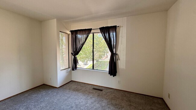 Building Photo - Spacious Twin Home For Rent at Montezuma Townhouses in College Area-Move in now