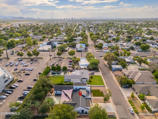 Building Photo - 4421 E Earll Dr