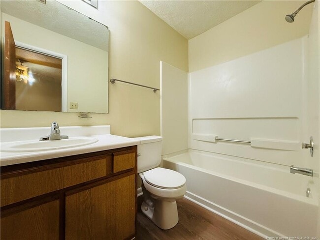 Building Photo - 2040 Glenwick Dr