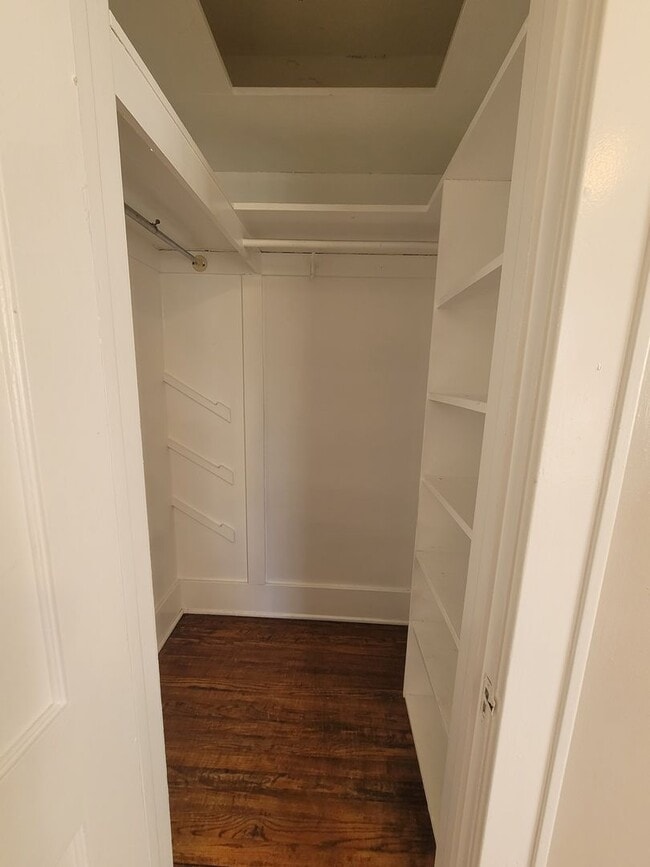 Building Photo - Spacious Blackstone Three Bedroom! Coming ...