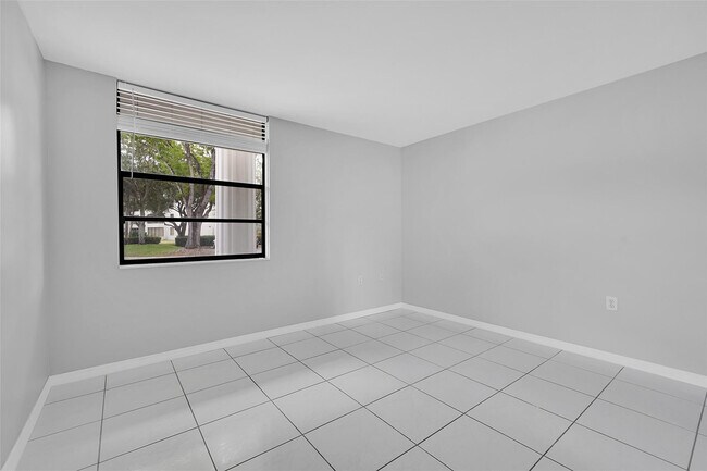Building Photo - 1713 Whitehall Dr