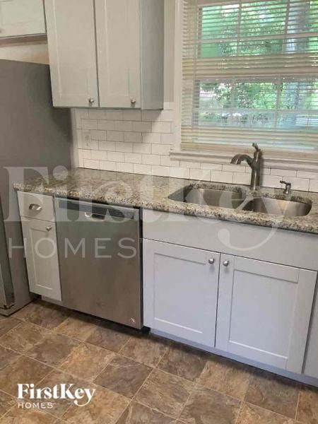 Building Photo - 2700 Flintlock Ln SW