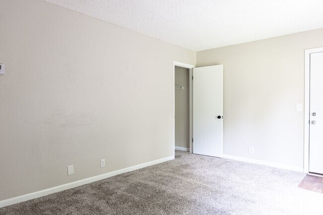 Building Photo - The Spruce - 1-Bedroom at Autumn Ridge Apa...