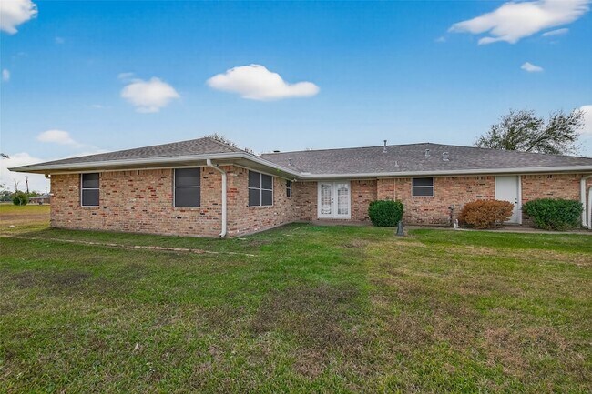 Building Photo - 10645 Oak Brook Dr