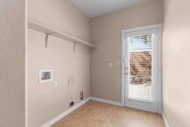 Building Photo - NW!! GATED!! Playground!!!Low maintenance ...