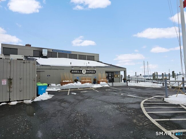 Building Photo - 19 Howard Ave