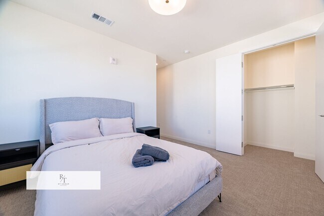 Building Photo - Whitmore Villa.