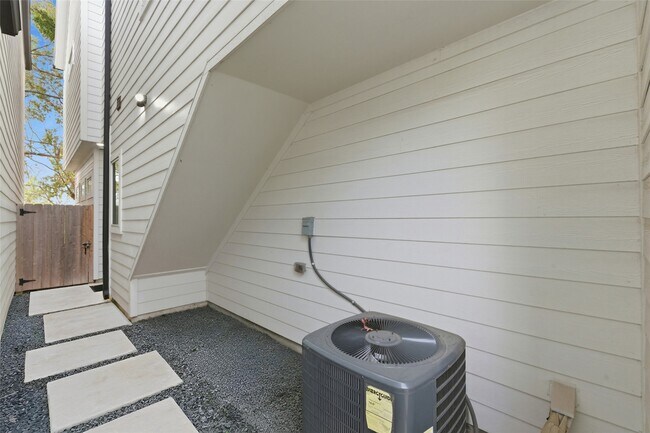 Building Photo - 4605 Lavatera St