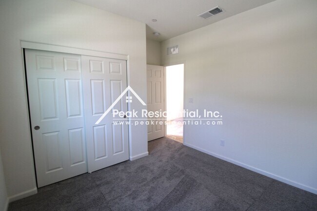 Building Photo - Brand New Rocklin 4bd/3ba House with 2 Car...