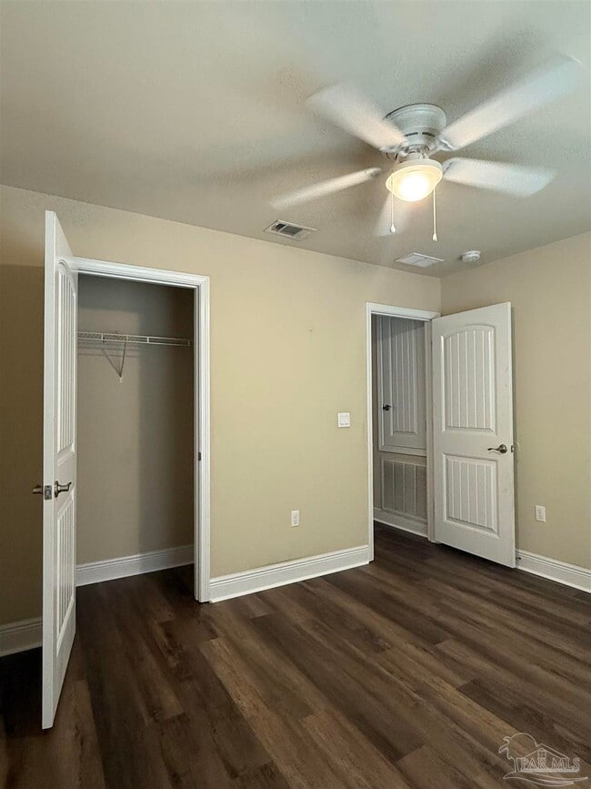 Building Photo - 4180 Hazelhurst Dr