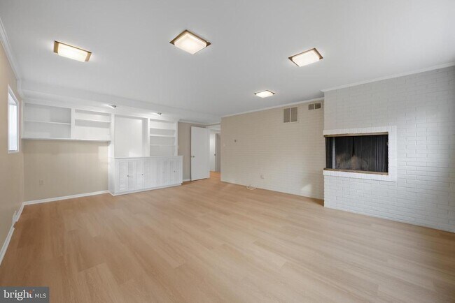 Building Photo - 5804 Lenox Rd