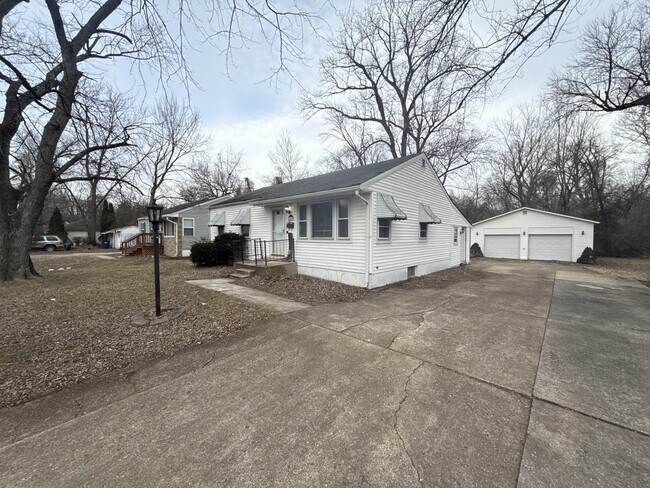 Building Photo - 223 Wiegel Dr