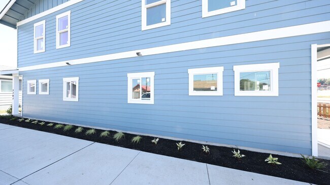 Building Photo - 2 Bed 2 Bath - Downtown Anacortes - NAS Whidbey - Island Hospital