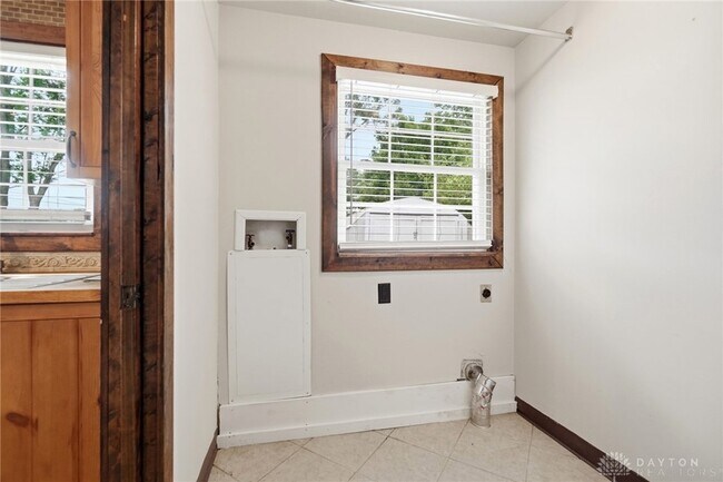 Building Photo - 27 Laurelgrove Dr