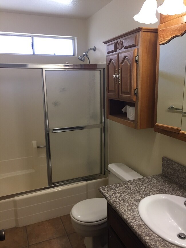 Building Photo - 3 BEDROOM HESPERIA HOME! GREAT LOCATION! SPACIOUS LOT!