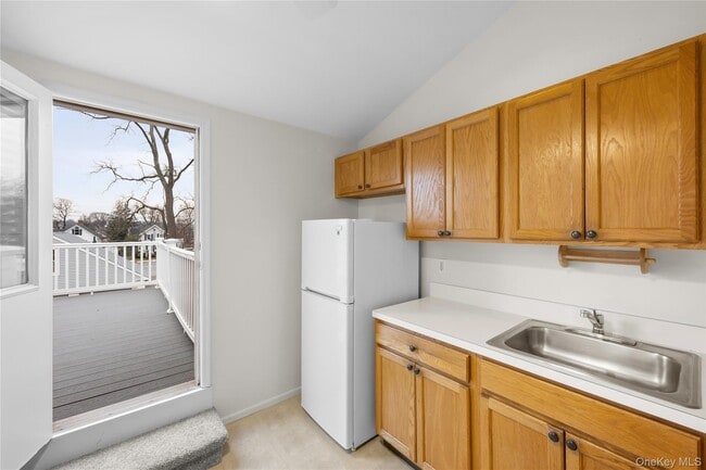 Building Photo - 17 Fairview St