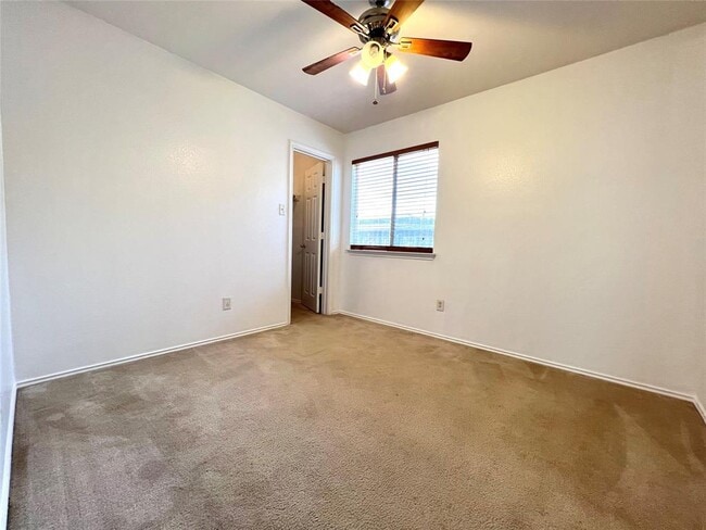 Building Photo - 1211 Saddle Dr