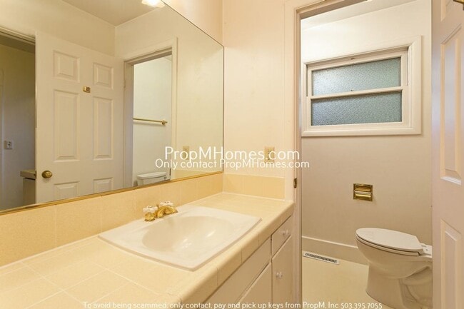 Building Photo - Spacious Mid-Century Three Bedroom Home In Woodstock!