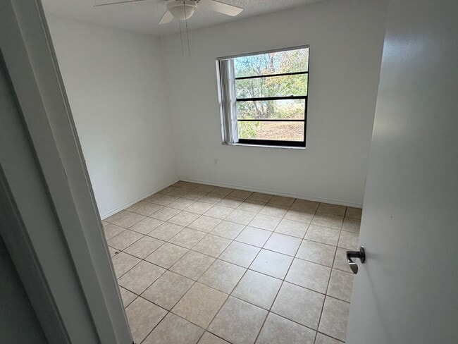 Building Photo - READY TO MOVE INTO 3/2/2 WITH IDEAL LOCATION!!!!