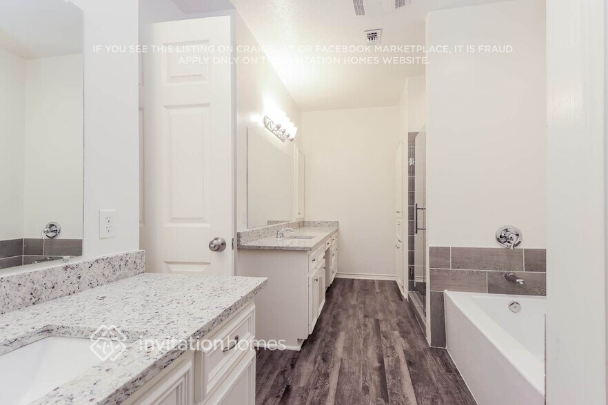 Building Photo - 3227 Hemingway Dr