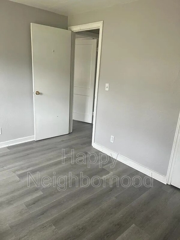 Building Photo - 153 N Ridgeland Rd