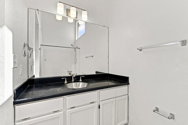 Building Photo - 320 Grapevine Pl