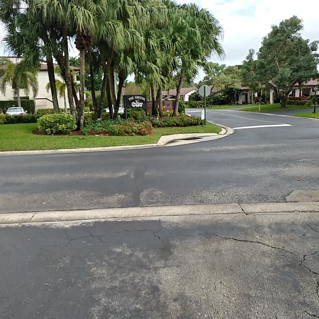 Building Photo - 8045 Eastlake Dr