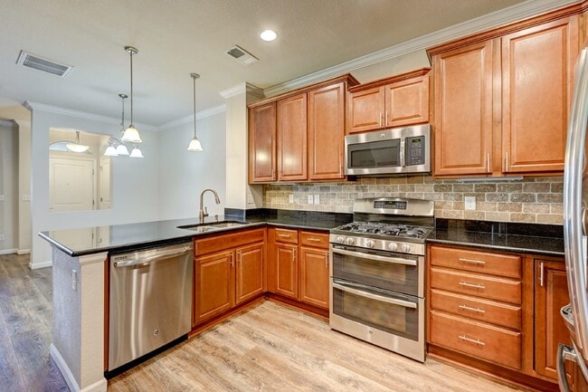 Building Photo - $2,750 - 2 Bed, 2.5 Bath Condo in Centenni...