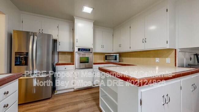 Building Photo - 2450 Grosse Ave