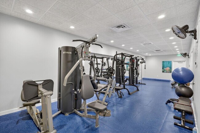 Building Photo - 9650 S Ocean Dr