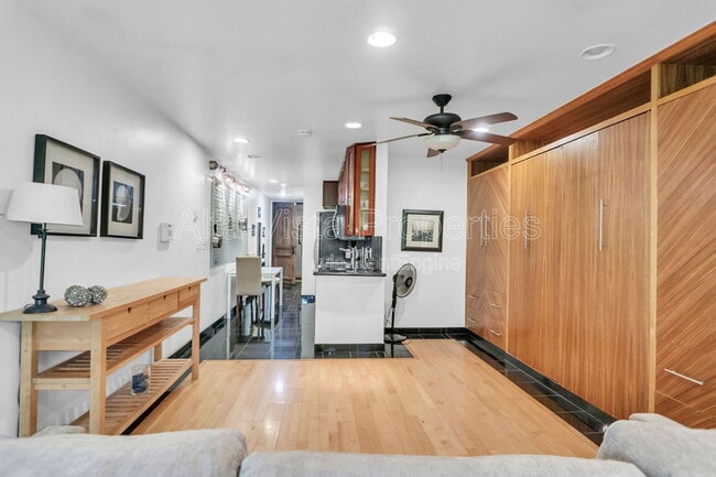 Building Photo - 935 Genter St
