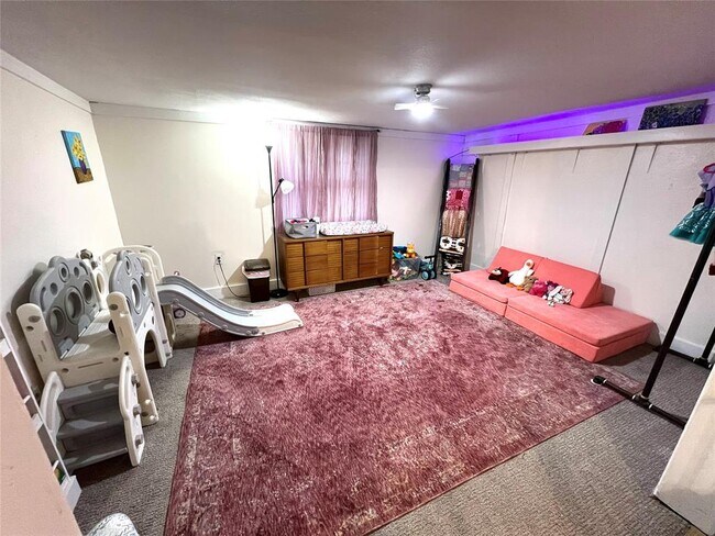 Building Photo - 408 5th St