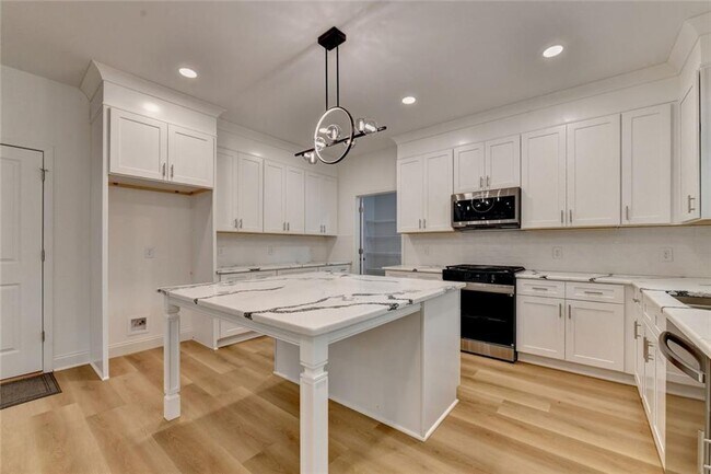 Building Photo - 9135 Fox Trail Ln
