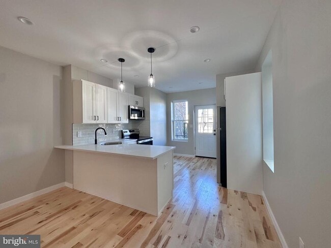 Building Photo - 2821 W Girard Ave