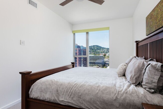 Building Photo - Modern Elegance at the Cosmopolitan on the Park