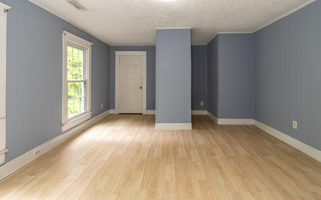 Building Photo - 3224 Garden Dr