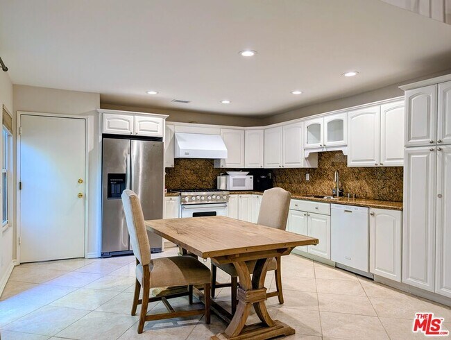 Building Photo - 430 Via Colinas