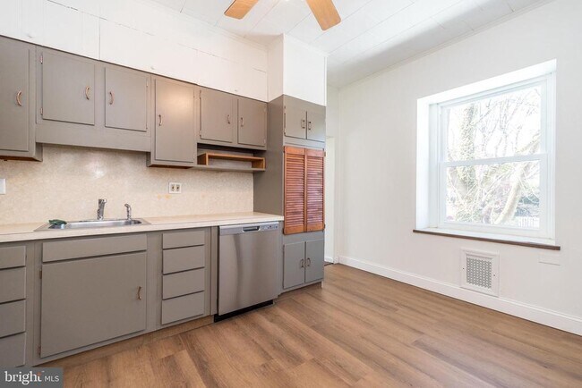 Building Photo - 7738 Ardleigh St