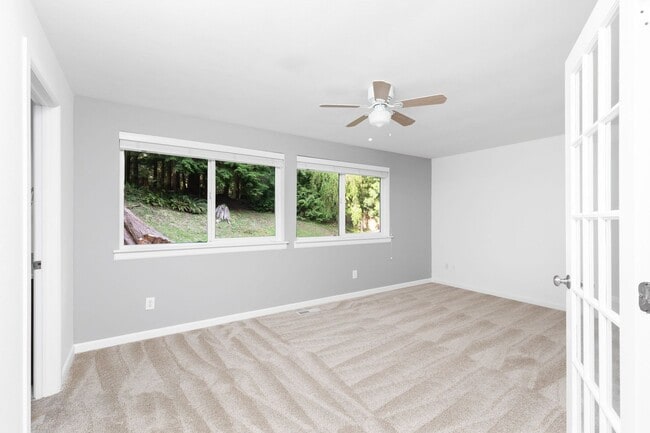 Building Photo - Beautiful 4 Bedroom 3 Bath Issaquah Home on Large Private Lot