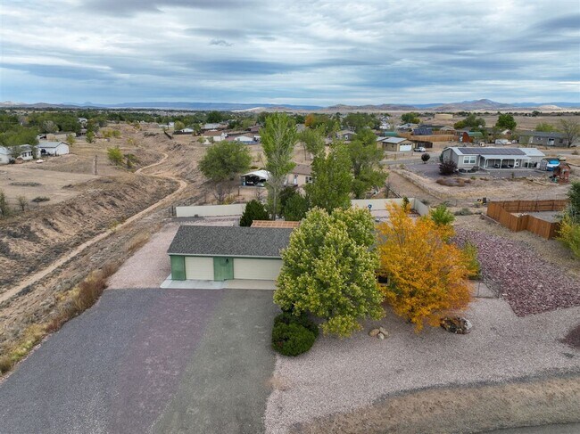 Building Photo - 3 bedroom 2 bathroom ranch style home in Chino Valley with RV parking