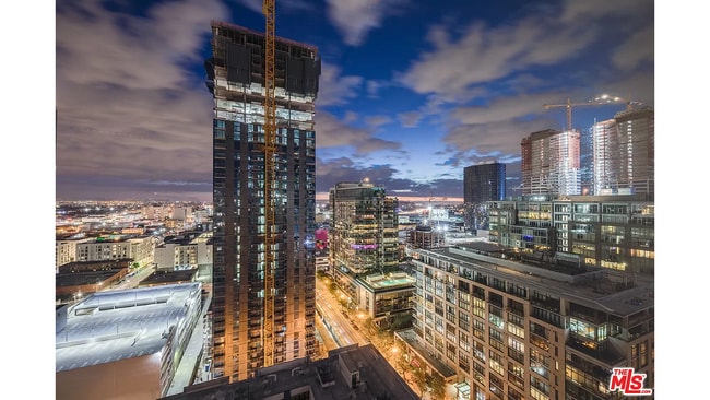 Building Photo - 1050 S Grand Ave