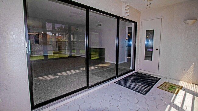 Building Photo - 1600 NE Dixie Hwy