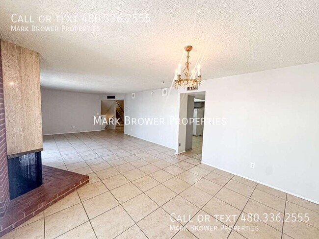 Building Photo - 910 E La Jolla Dr