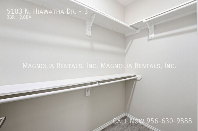 Building Photo - 5103 N Hiawatha Dr