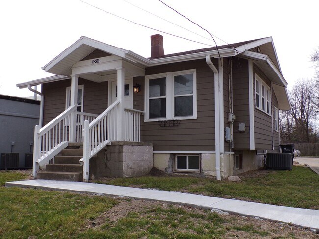 Building Photo - Cool 2 Bed House In Central COMO!