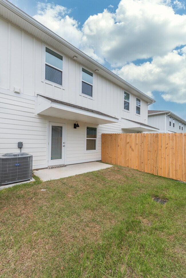 Building Photo - 8706 Meadow Flower Ln