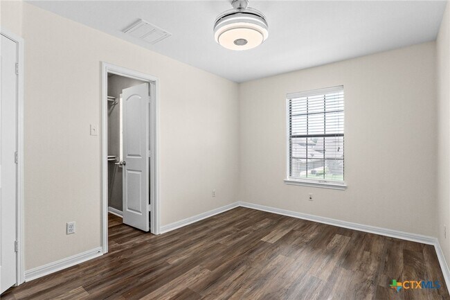 Building Photo - 3401 Castleton Dr