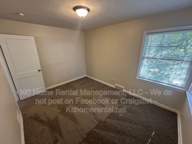 Building Photo - 6401 W 72nd Terrace