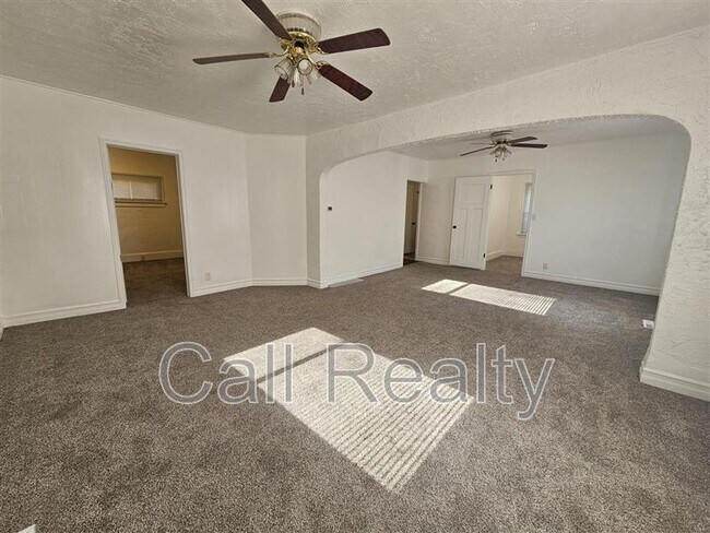 Building Photo - 2721 E Rowan Ave