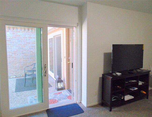 Building Photo - 2805 Cambridge Ln